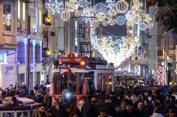 Tüm yurtta yeni yıl coşkusu