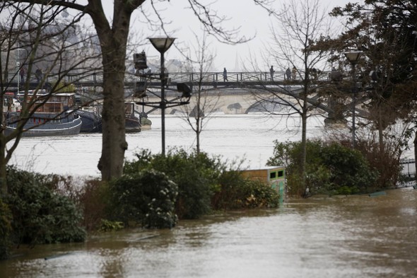 Paris sular altında