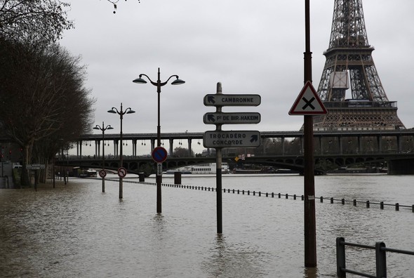 Paris sular altında