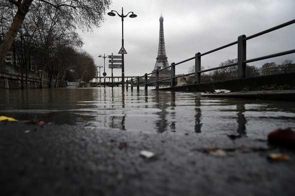 Paris sular altında