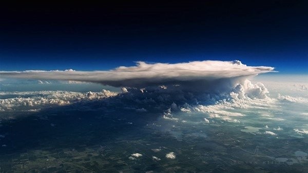 Hollandalı pilotun çektiği büyüleyici gökyüzü fotoğrafları