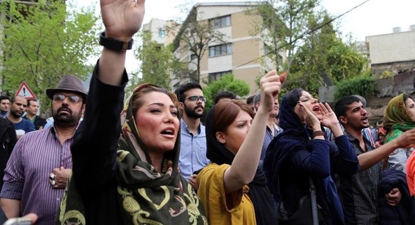 Grafiklerle İran protestoları: Ekonomik gerekçeler neler?