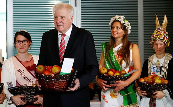 Merkel'den elma üreticisine destek 