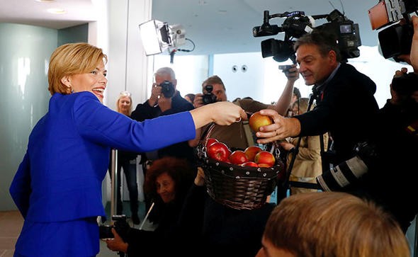 Merkel'den elma üreticisine destek 