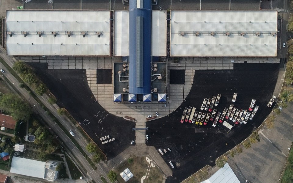 Yaklaşık bin 300 tırla taşındılar