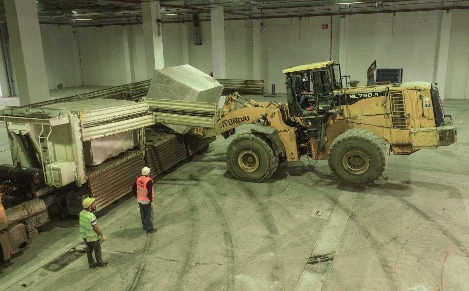 Yaklaşık bin 300 tırla taşındılar