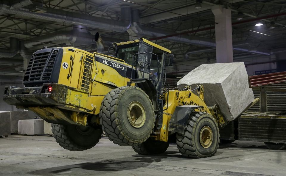 Yaklaşık bin 300 tırla taşındılar