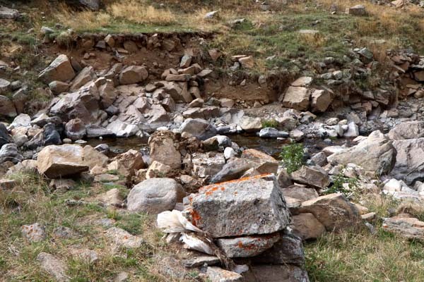 300 yıllık köprüyü çaldılar