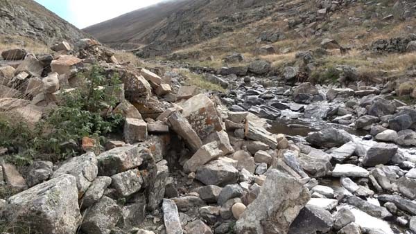 300 yıllık köprüyü çaldılar