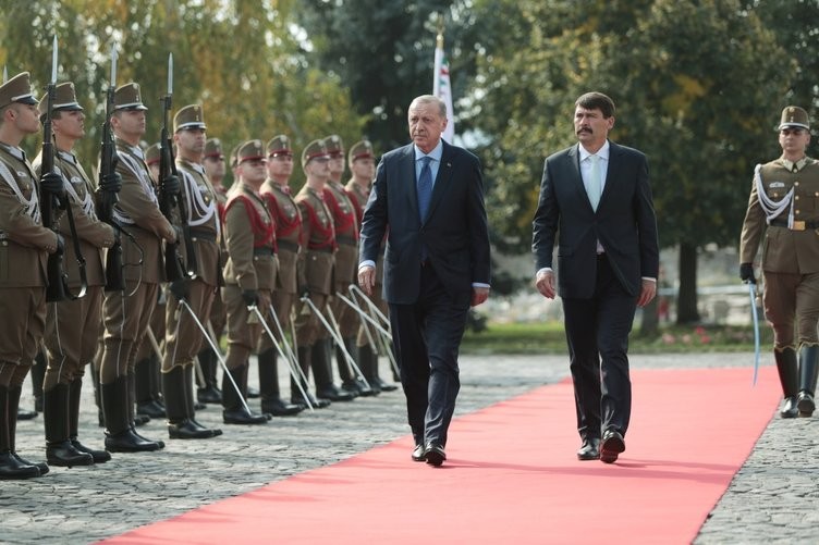  Erdoğan Janos Ader tarafından karşılandı