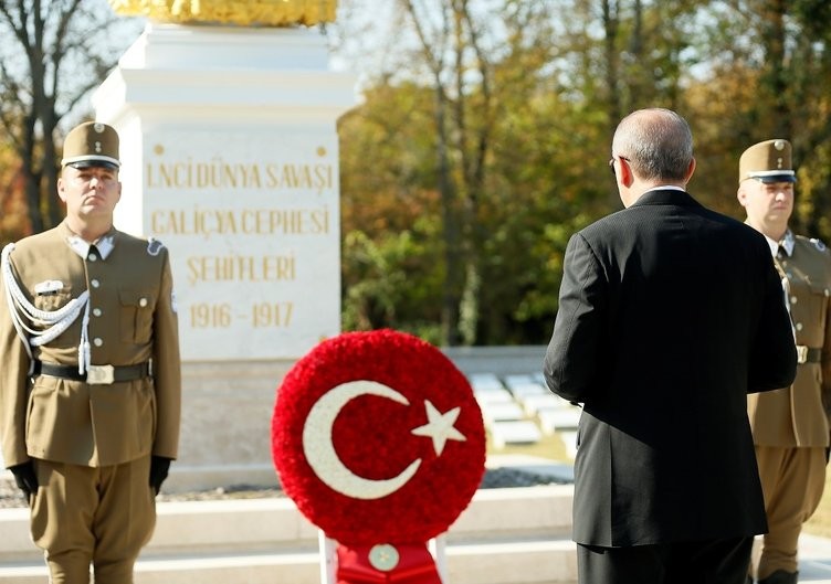 Erdoğan, Galiçya Türk Şehitliği'ni ziyaret etti
