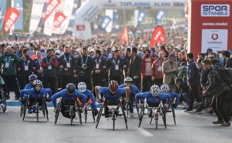  İstanbul Maratonu'nda tekerlekli sandalye startı verildi