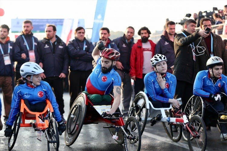  İstanbul Maratonu'nda tekerlekli sandalye startı verildi