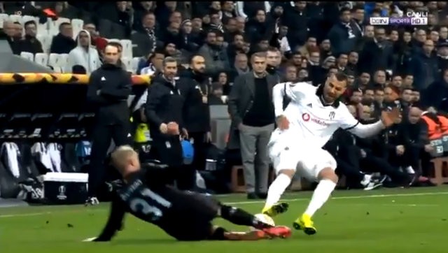 Quaresma'ya kırmızı kart tepkisi