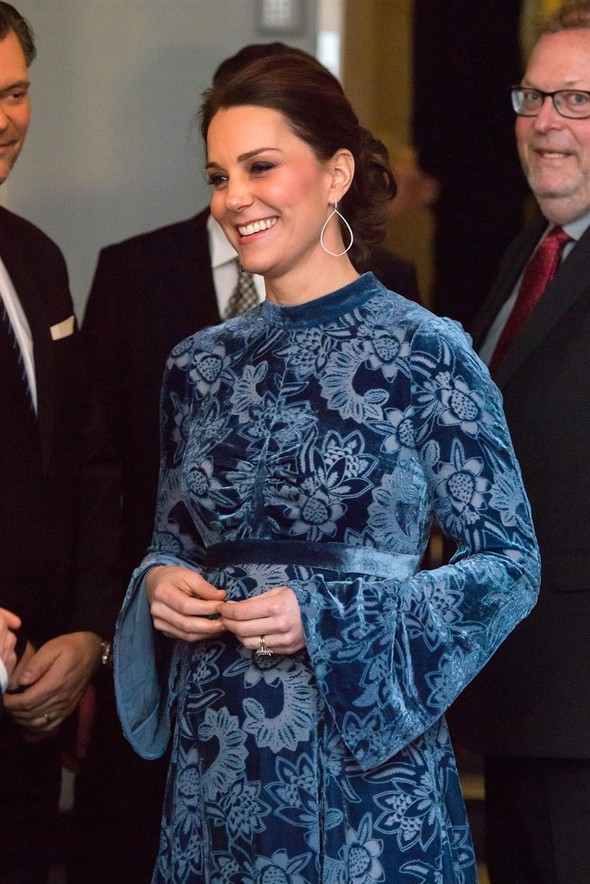 Kraliçe müdahele etti 70 yaşındaki Camilla'ya benzedi