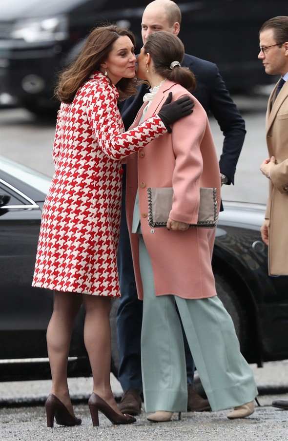 Kraliçe müdahele etti 70 yaşındaki Camilla'ya benzedi