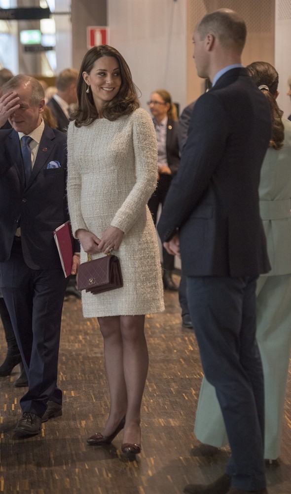Kraliçe müdahele etti 70 yaşındaki Camilla'ya benzedi