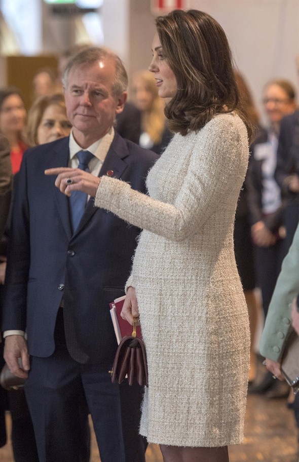 Kraliçe müdahele etti 70 yaşındaki Camilla'ya benzedi