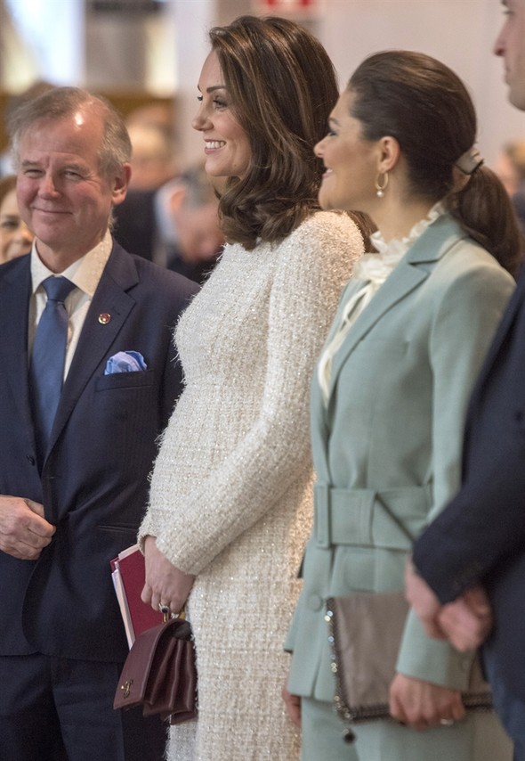 Kraliçe müdahele etti 70 yaşındaki Camilla'ya benzedi