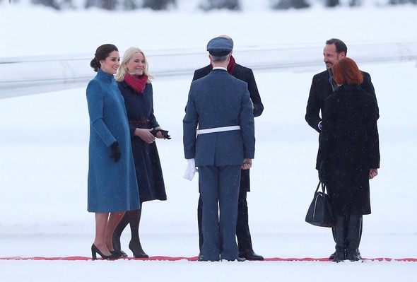 Kraliçe müdahele etti 70 yaşındaki Camilla'ya benzedi