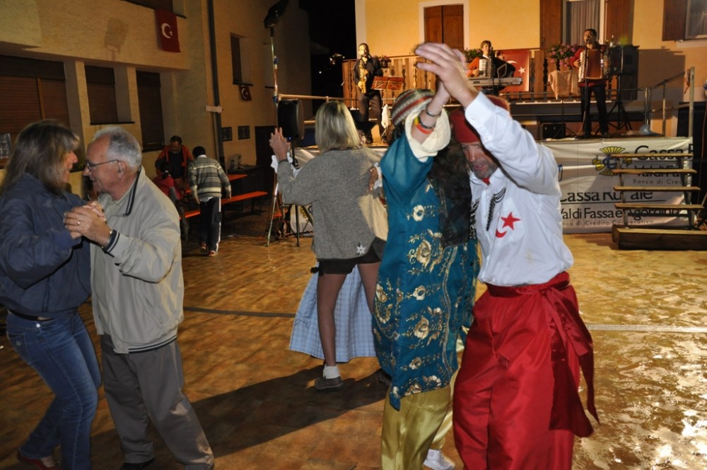 Avrupa’nın ortasında  323 yıldır Türk gibi yaşıyorlar !