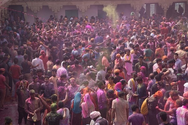 Hindistan'daki bahar festivalinden görüntüler
