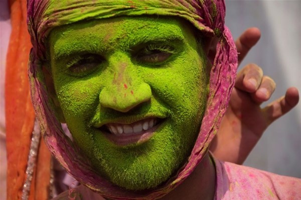 Hindistan'daki bahar festivalinden görüntüler