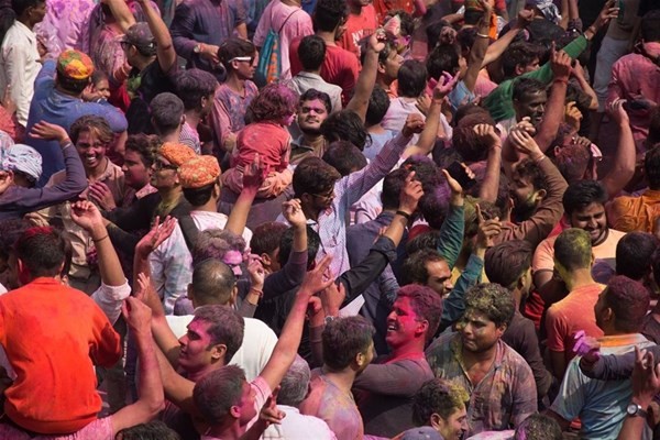 Hindistan'daki bahar festivalinden görüntüler