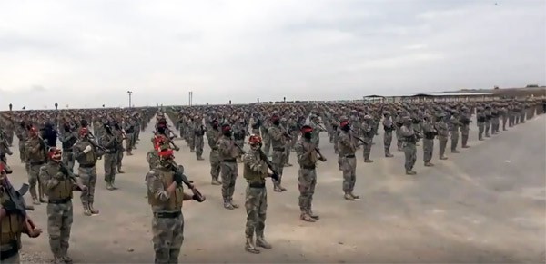 ABD eğittiği teröristlere yemin töreni düzenledi