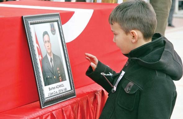 8 şehidimizi yüreğimize gömdük