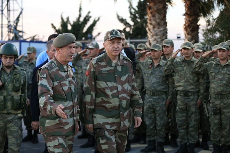 Ünlü isimler askere moral vermek için sınıra akın etti
