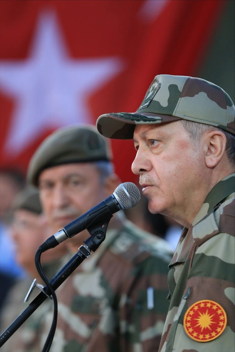 Ünlü isimler askere moral vermek için sınıra akın etti