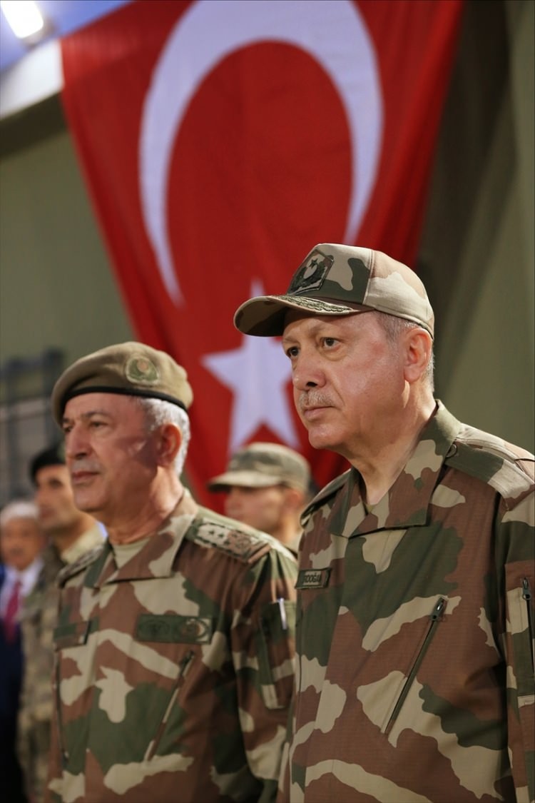 Ünlü isimler askere moral vermek için sınıra akın etti