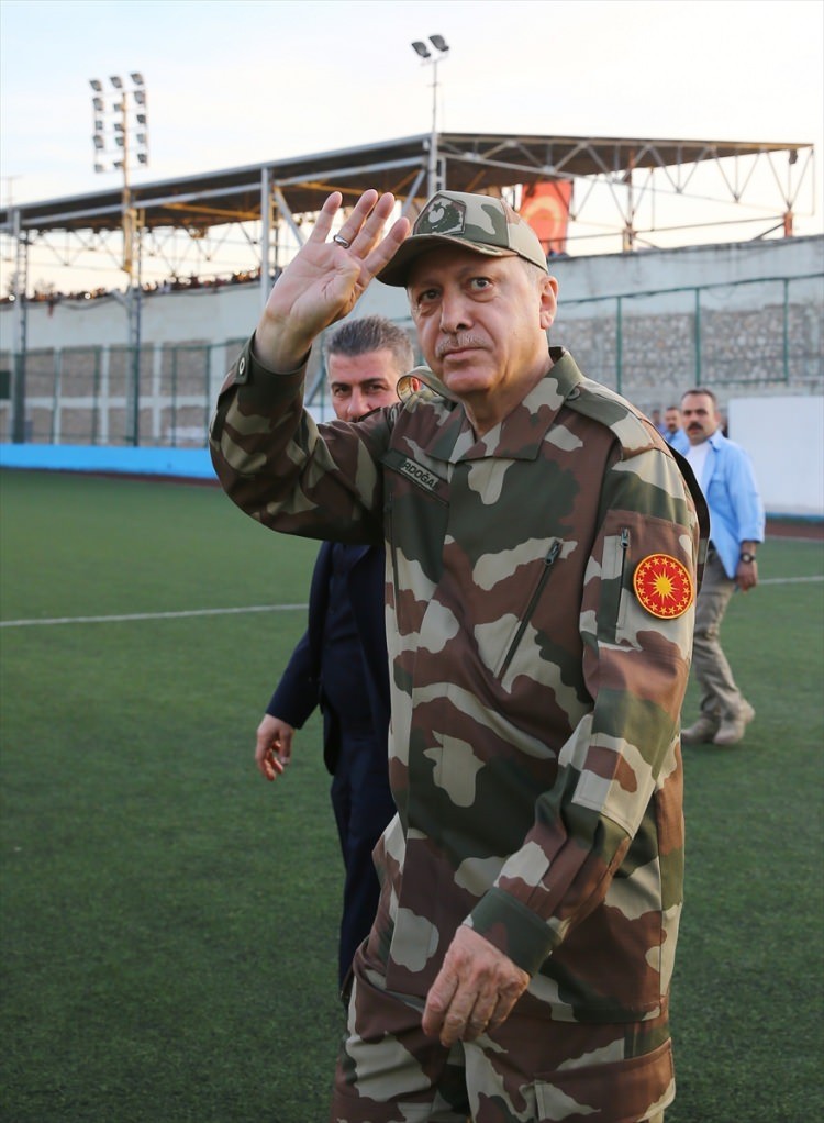 Ünlü isimler askere moral vermek için sınıra akın etti