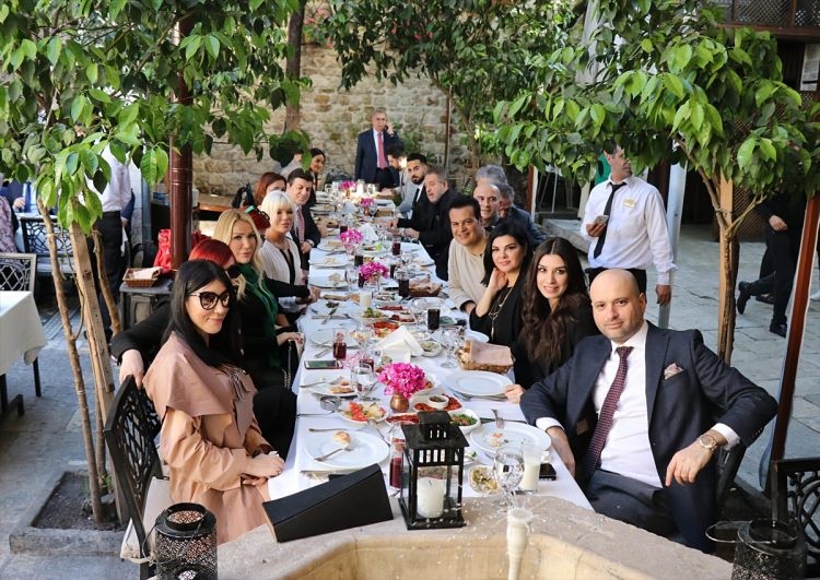 Ünlü isimler askere moral vermek için sınıra akın etti