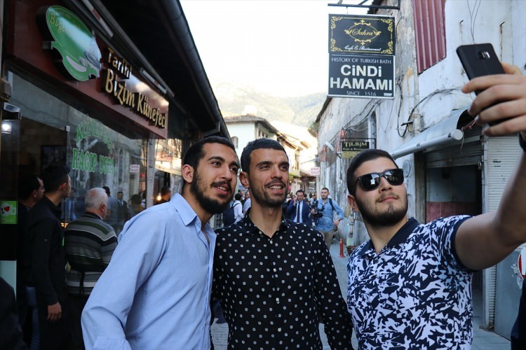 Ünlü isimler askere moral vermek için sınıra akın etti