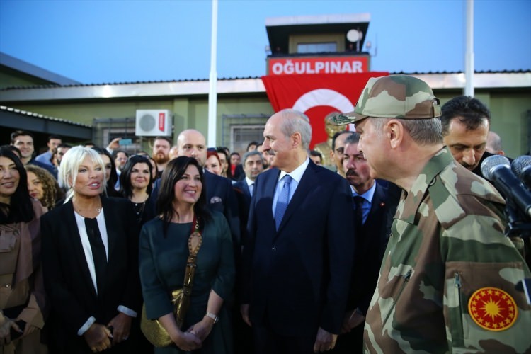 Ünlü isimler askere moral vermek için sınıra akın etti