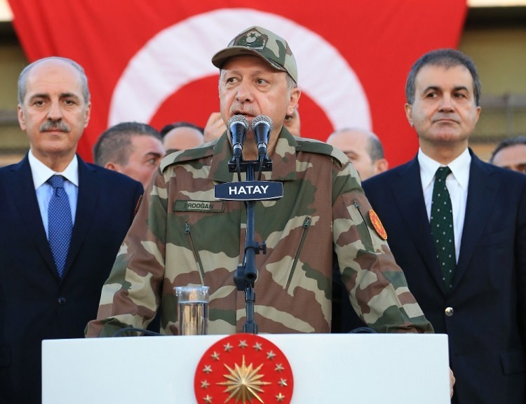 Ünlü isimler askere moral vermek için sınıra akın etti