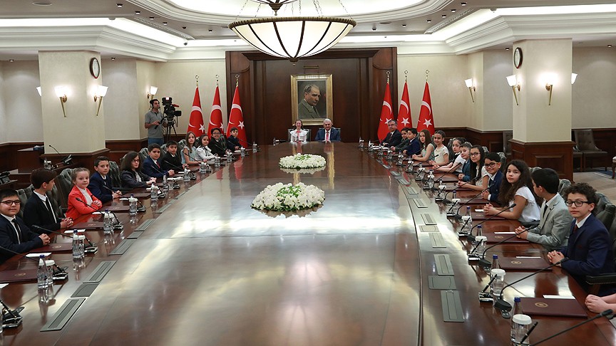 Devlet büyükleri koltuklarını devretti