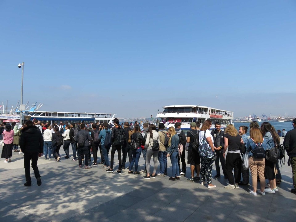 Adalar vapur iskelesinde yoğunluk