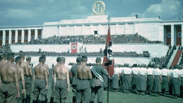 Diktatörler tarihi nasıl simge olarak kullandı