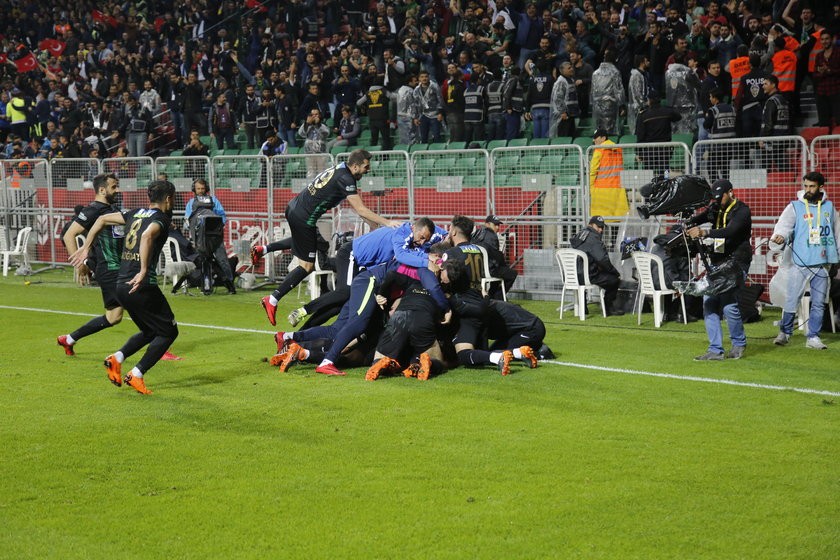 İlk finalde ilk kupa! Akhisar'da bayram