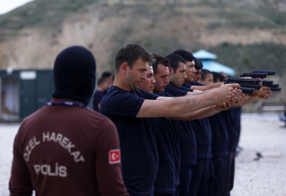 Özel Harekat bin bekçi adayına eğitim veriyor