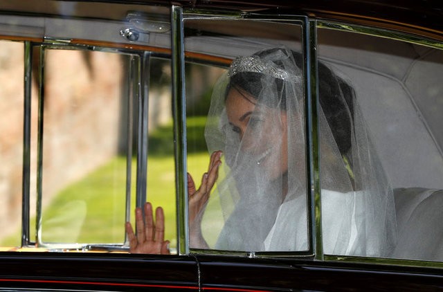 Prens Harry ile Meghan Markle evlendi
