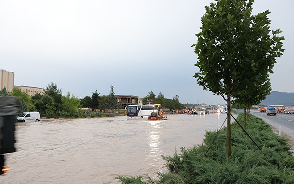 Denizli-Ankara karayolu trafiğe kapandı