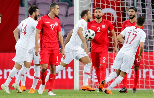 Türkiye-Tunus maçının son anlarında ortalık karıştı!