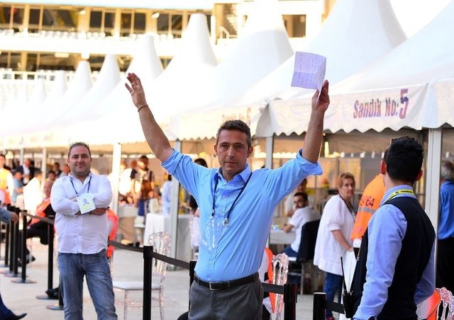 Ali Koç başkan oldu, stat coştu