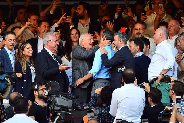 Ali Koç başkan oldu, stat coştu