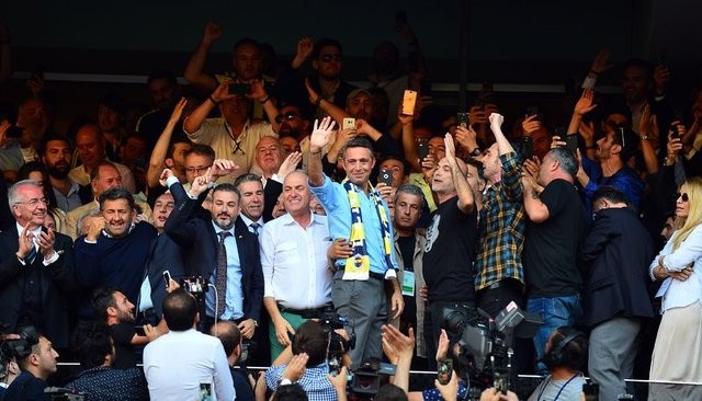 Ali Koç başkan oldu, stat coştu