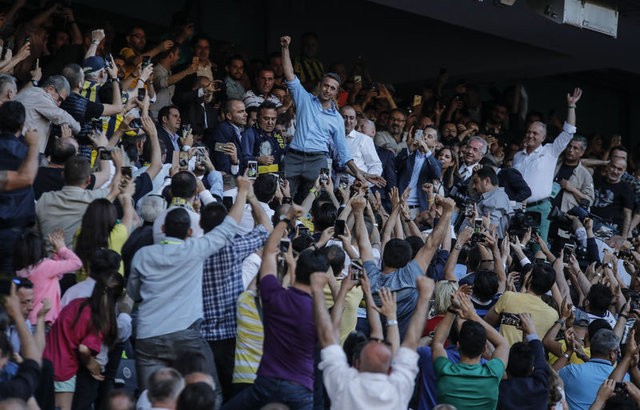 Ali Koç başkan oldu, stat coştu